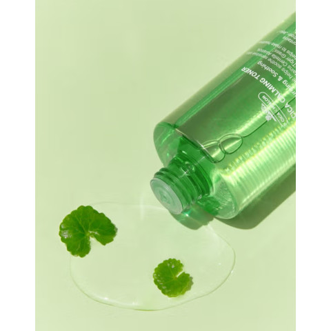 Tónico calmante e hidratante con centella asiática y ácido hialurónico — VT Cica Calming Toner (CICA x HYALON), 300 ml